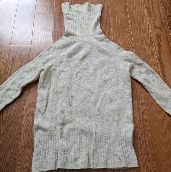 Aritzia Wilfred Plutarch sweater in Cream/Grey - Picture 5 of 6